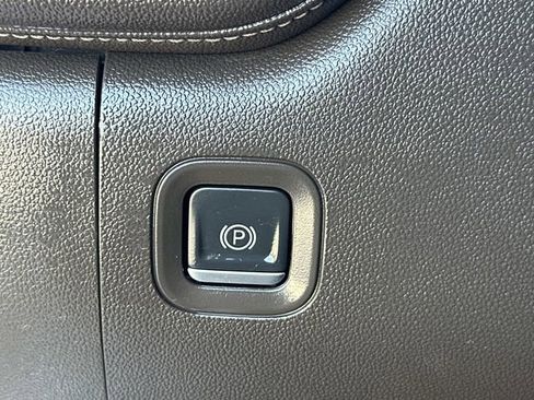 Used 2022 Chevrolet Silverado 2500 LTZ w/ LTZ Convenience Package image 22