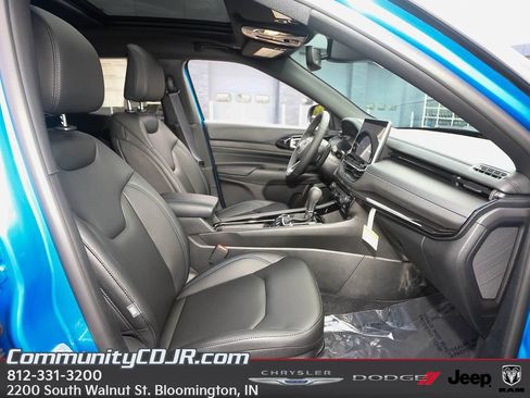New 2025 Jeep Compass Limited w/ Sun & Sound Group AWD/4WD image 18
