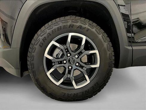 Used 2026 Chevrolet Equinox ACTIV image 10