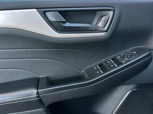 Certified 2022 Ford Escape SE w/ SE Sport Appearance Package image 10