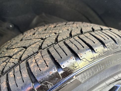 Used 2024 Toyota Highlander XLE image 12