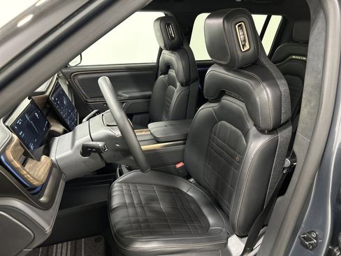 Used 2025 Rivian R1S Premium AWD/4WD image 20