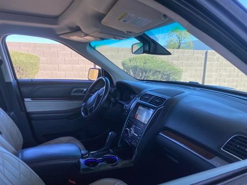 Used 2017 Ford Explorer Platinum AWD/4WD image 5
