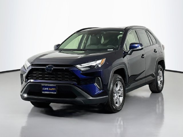 Used 2022 Toyota RAV4 XLE w/ Convenience Package AWD/4WD image 3