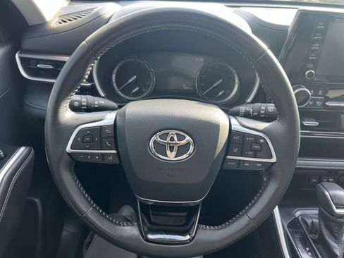 Used 2020 Toyota Highlander XLE image 18