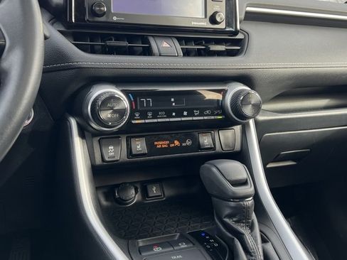 Used 2020 Toyota RAV4 XLE image 22
