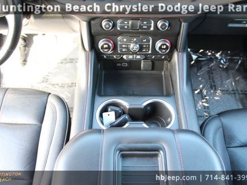 Used 2024 Chevrolet Suburban RST w/ Luxury Package image 14