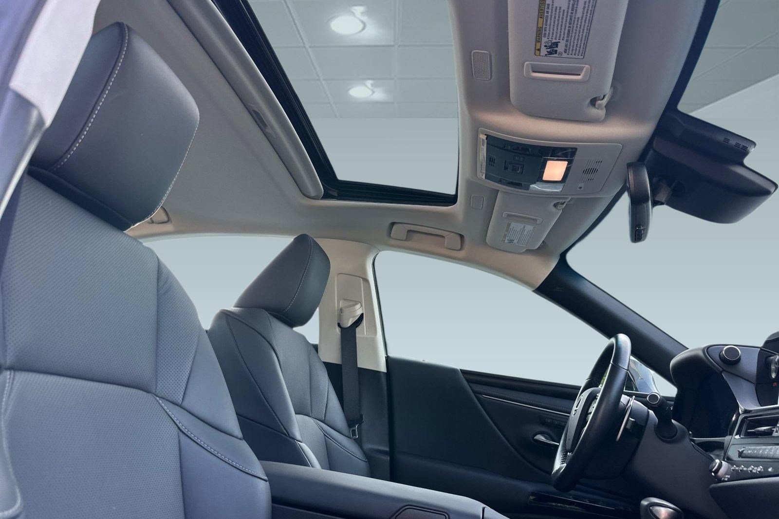 Certified 2025 Lexus ES 300h w/ Premium Package FWD image 24