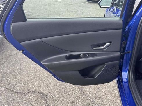 Certified 2025 Hyundai Elantra SEL image 10