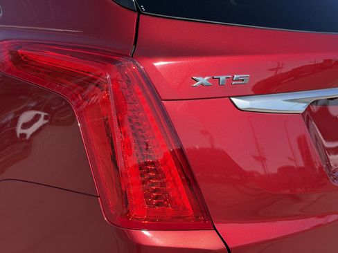 Used 2019 Cadillac XT5 Luxury image 10