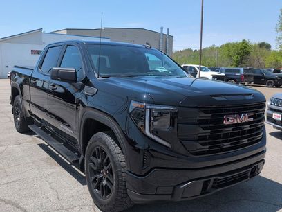 Used 2024 GMC Sierra 1500 Pro w/ Graphite Edition