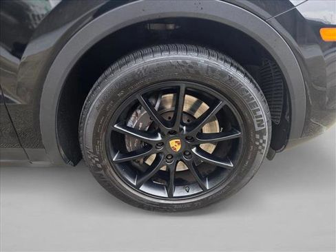 Used 2021 Porsche Cayenne Coupe image 22