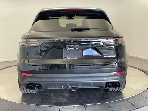 Used 2023 Porsche Cayenne Platinum Edition image 6