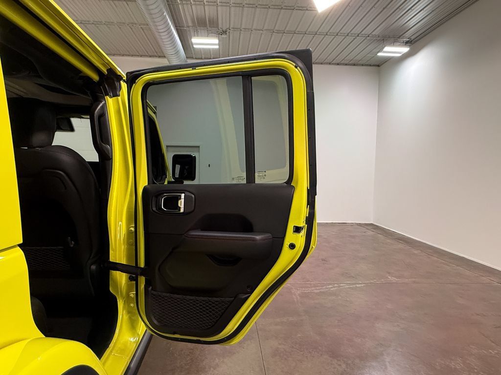 Used 2024 Jeep Wrangler Unlimited Rubicon AWD/4WD image 65