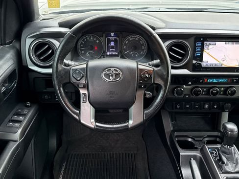 Used 2016 Toyota Tacoma TRD Sport image 15