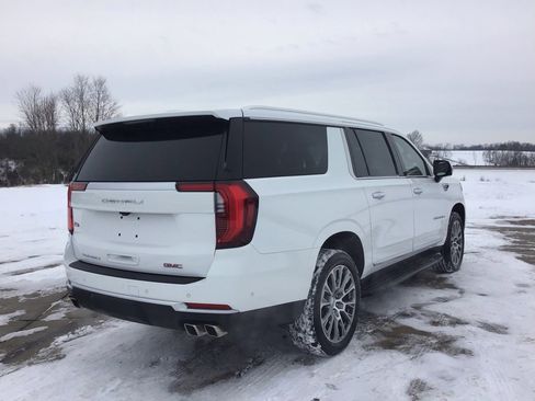 Used 2025 GMC Yukon XL Denali image 3