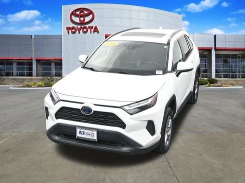 Used 2022 Toyota RAV4 XLE image 58