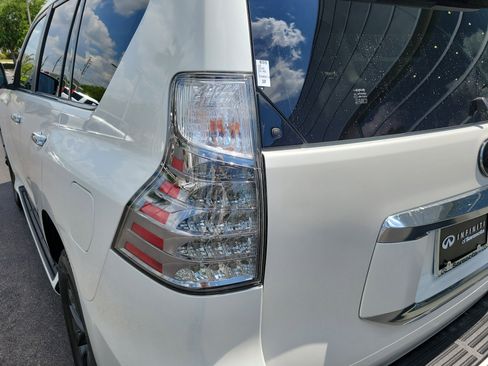 Used 2023 Lexus GX 460 Premium w/ Premium Package image 10