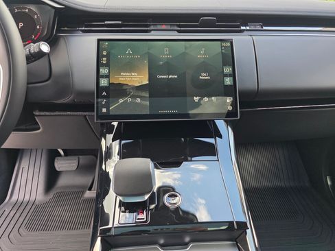 New 2026 Land Rover Range Rover Sport Dynamic SE AWD/4WD image 17