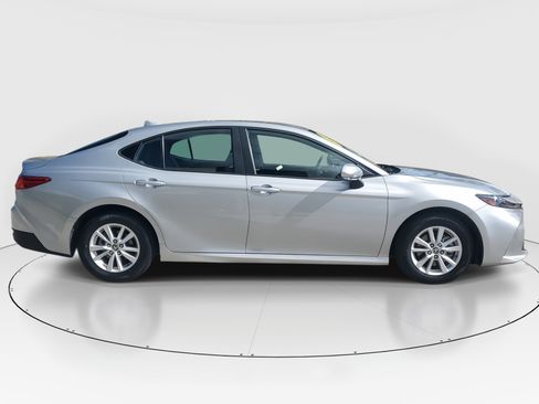 Used 2025 Toyota Camry LE image 2
