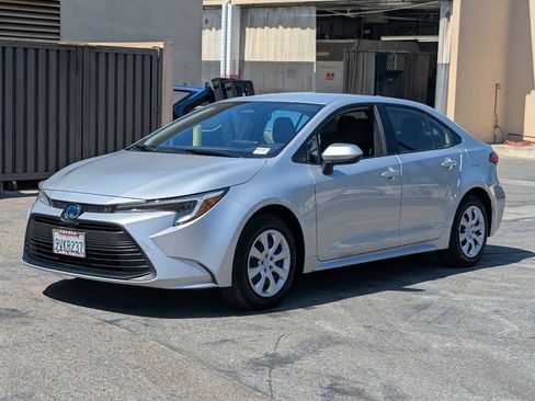 Used 2025 Toyota Corolla LE image 11