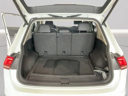 Used 2021 Volkswagen Tiguan SEL AWD/4WD image 23