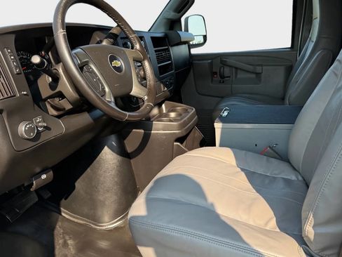 Used 2018 Chevrolet Express 3500 Extended w/ Driver Convenience Package image 7