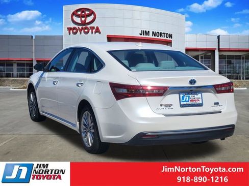 Used 2018 Toyota Avalon Limited image 8