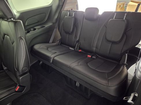 New 2026 Chrysler Pacifica Select FWD image 19