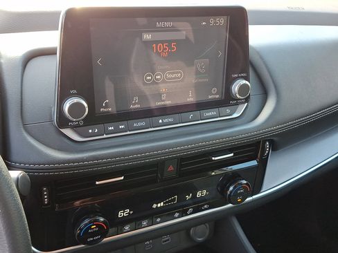 Used 2021 Nissan Rogue SV image 23