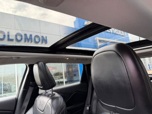 Used 2020 Jeep Cherokee Limited image 19