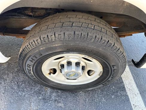 Used 2012 Chevrolet Express 2500 image 12