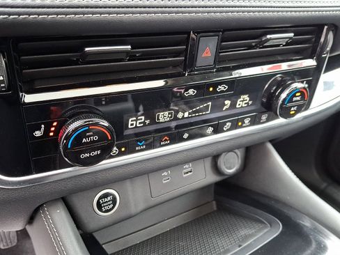 Used 2022 Nissan Rogue SL w/ SL Premium Package image 16