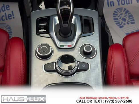 Used 2024 Alfa Romeo Stelvio Veloce AWD/4WD image 28
