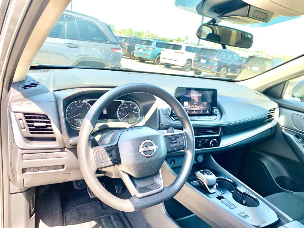 Used 2026 Nissan Rogue S FWD image 14
