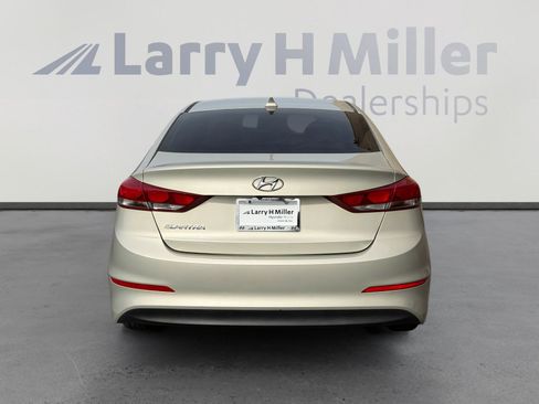 Used 2017 Hyundai Elantra SE image 4