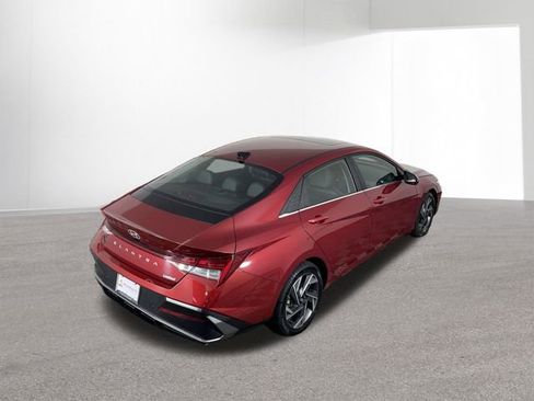 Used 2024 Hyundai Elantra Limited image 41