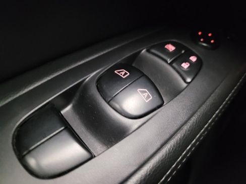 Used 2020 Nissan Pathfinder SV FWD image 27