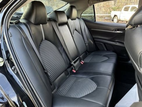 Used 2020 Toyota Camry SE image 29