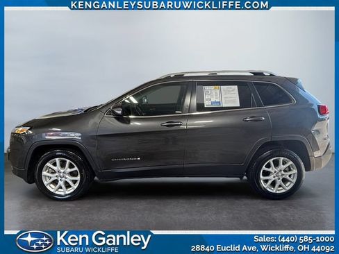 Used 2016 Jeep Cherokee Latitude w/ Safety/Convenience Group FWD image 2