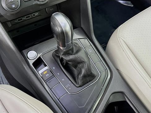 Used 2019 Volkswagen Tiguan SE w/ Panoramic Sunroof Package image 18