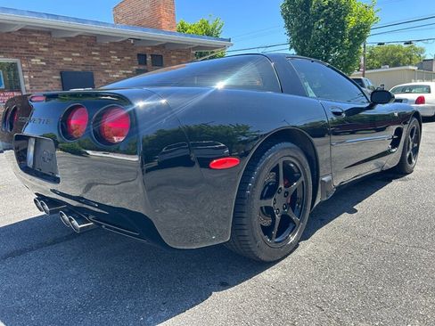 Used 2003 Chevrolet Corvette Coupe w/ Preferred Equipment Group RWD image 4