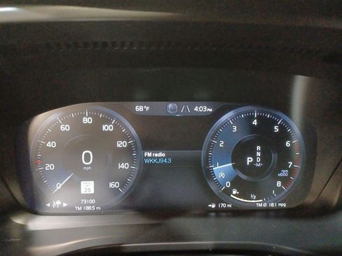 Used 2022 Volvo XC40 T5 R-Design image 10