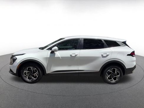 Used 2025 Kia Sportage LX FWD image 9