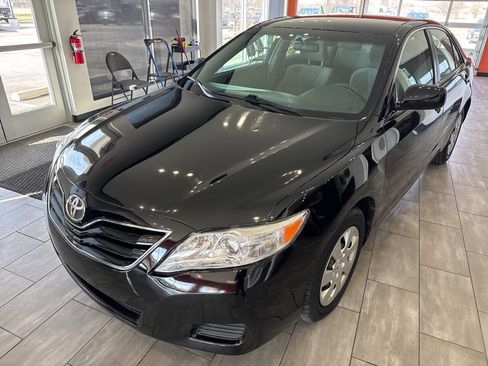 Used 2010 Toyota Camry LE image 4