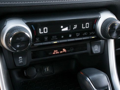 Used 2023 Toyota RAV4 XLE Premium image 30