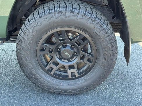 Used 2022 Toyota 4Runner TRD Off-Road Premium AWD/4WD image 7