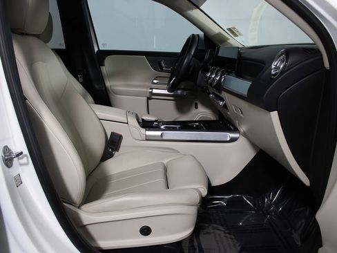 Used 2021 Mercedes-Benz GLB 250 4MATIC image 13