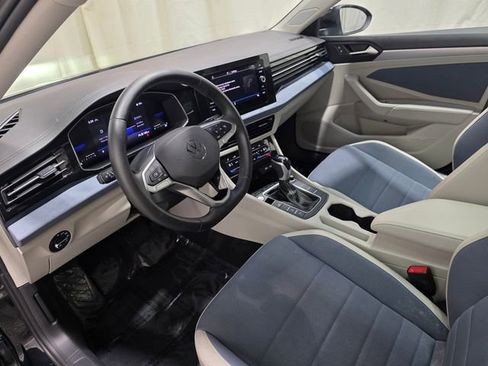 Certified 2025 Volkswagen Jetta SE image 21