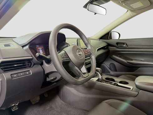 Used 2024 Nissan Altima 2.5 S FWD image 10